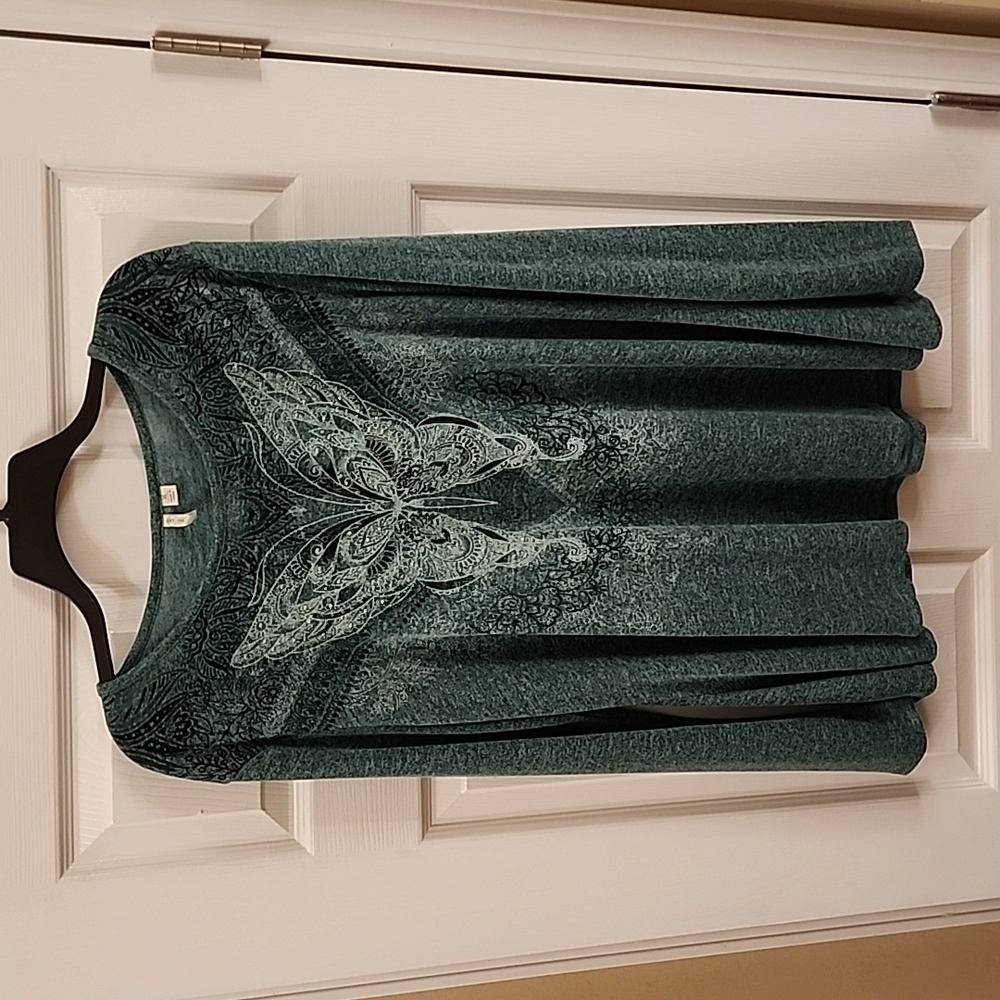 Green tunic blouse w butterfly